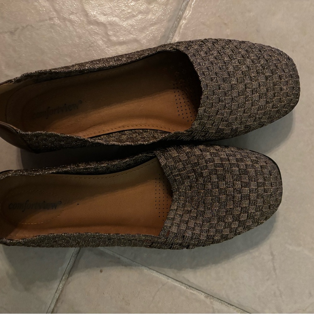 Comfortview Women's BronzeLoafers with woven soft side. 10.5 W
